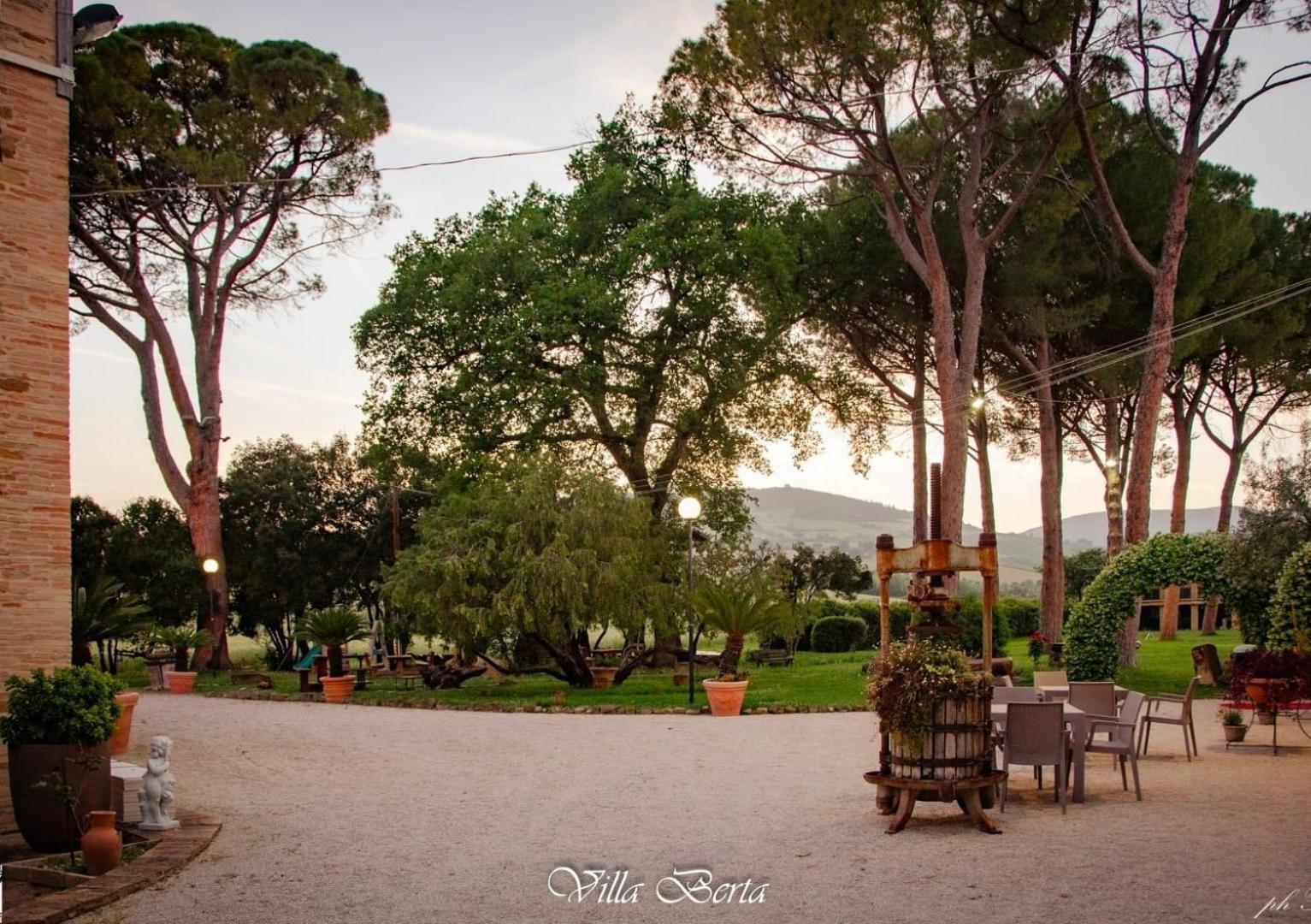 Resort Restaurant Villa Berta San Severino Marche Bagian luar foto