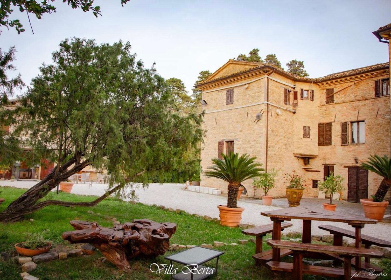 Resort Restaurant Villa Berta San Severino Marche Bagian luar foto